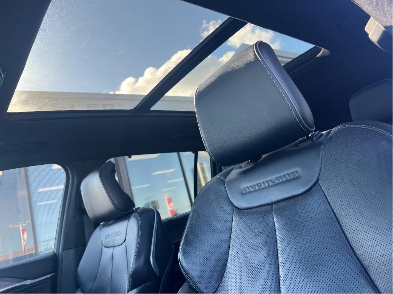 2023 Jeep Grand Cherokee L Overland 4x4 V6 *1 OWNER *CLEAN CARFAX *LOADED Photo