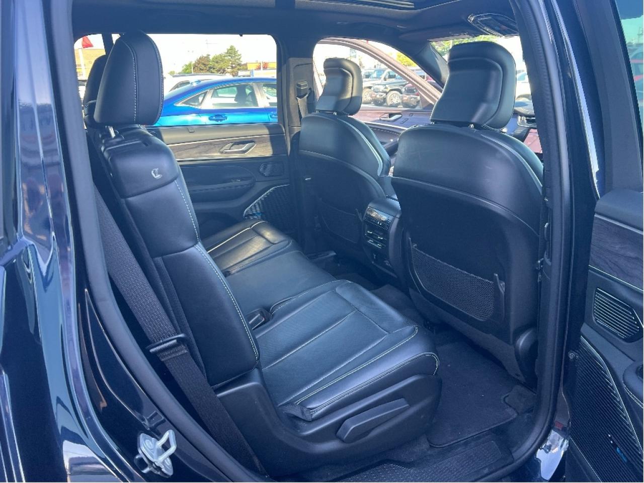 2023 Jeep Grand Cherokee L Overland 4x4 V6 *1 OWNER *CLEAN CARFAX *LOADED Photo