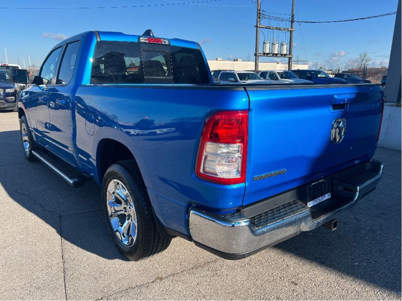 2022 RAM 1500 Big Horn Quad 4x2 V6 *LOW KMS *BUCKET SEATS Photo