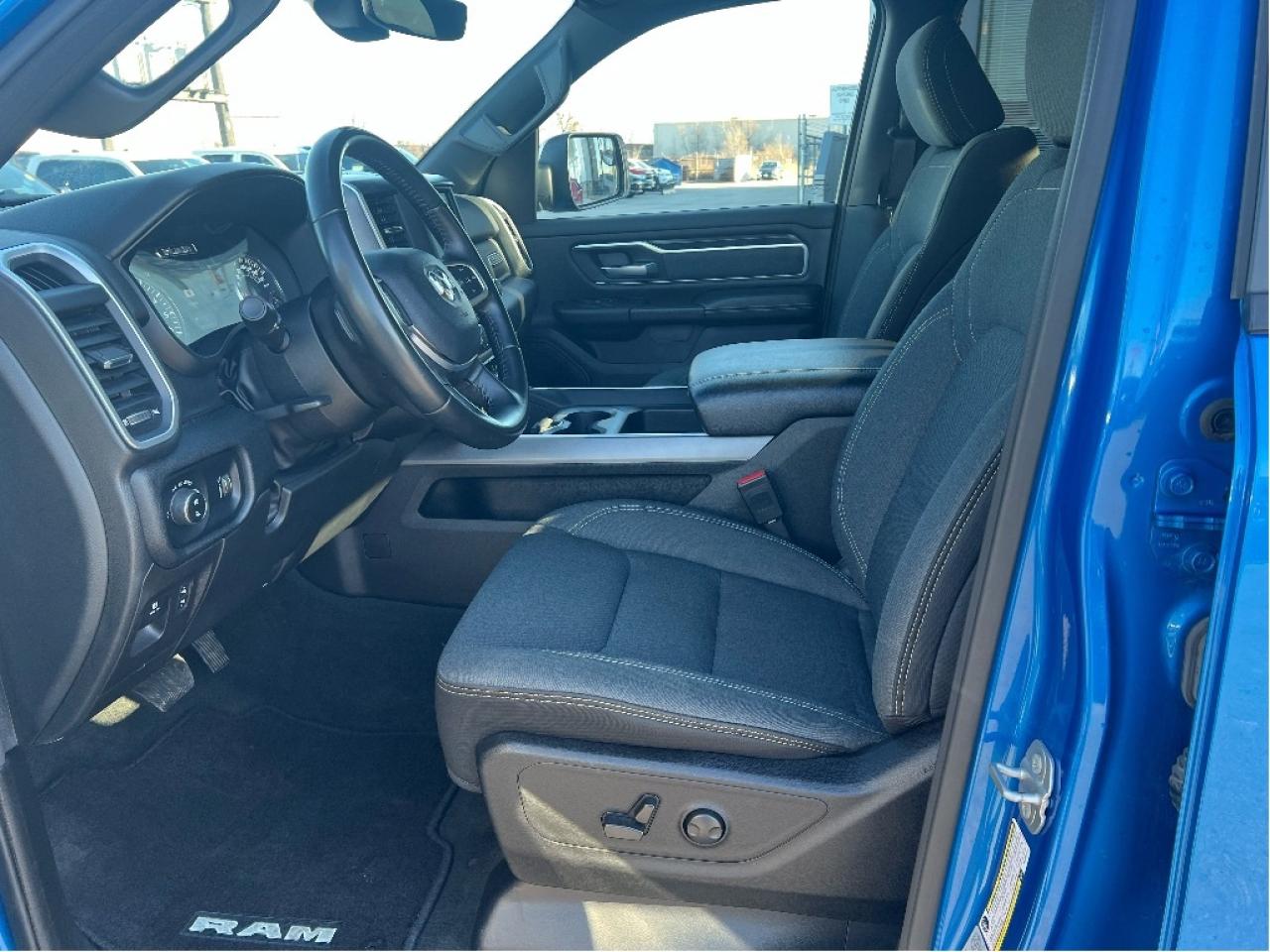 2022 RAM 1500 Big Horn Quad 4x2 V6 *LOW KMS *BUCKET SEATS Photo