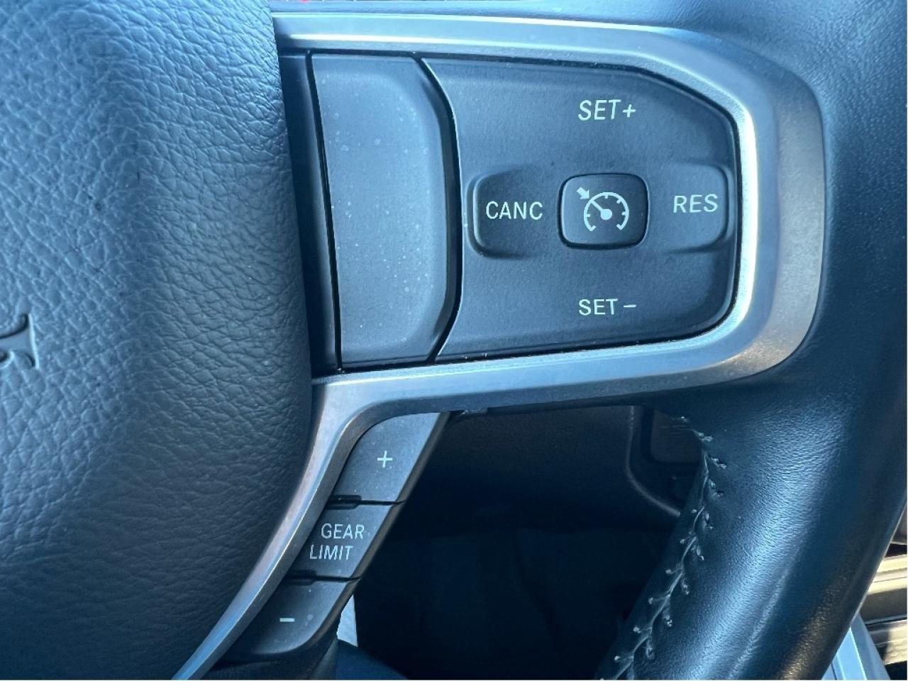 2022 RAM 1500 Big Horn Quad 4x2 V6 *LOW KMS *BUCKET SEATS Photo