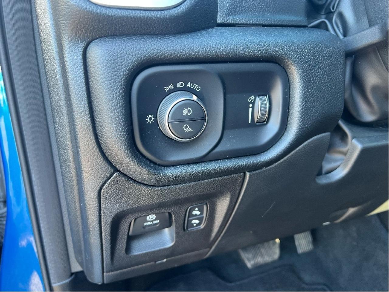 2022 RAM 1500 Big Horn Quad 4x2 V6 *LOW KMS *BUCKET SEATS Photo