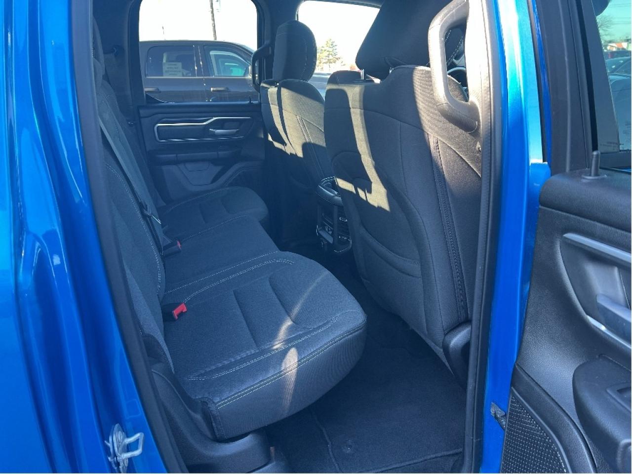 2022 RAM 1500 Big Horn Quad 4x2 V6 *LOW KMS *BUCKET SEATS Photo