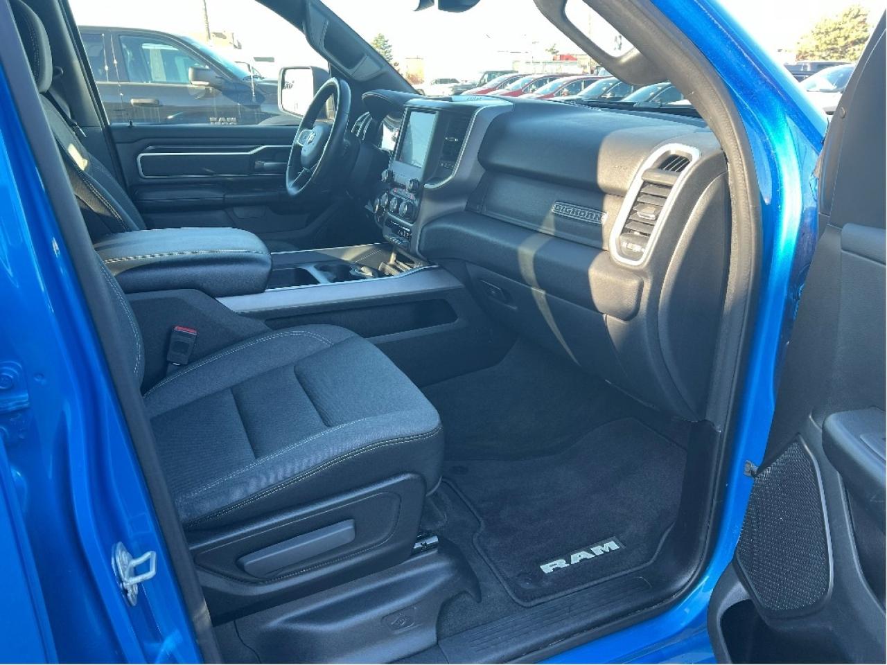2022 RAM 1500 Big Horn Quad 4x2 V6 *LOW KMS *BUCKET SEATS Photo