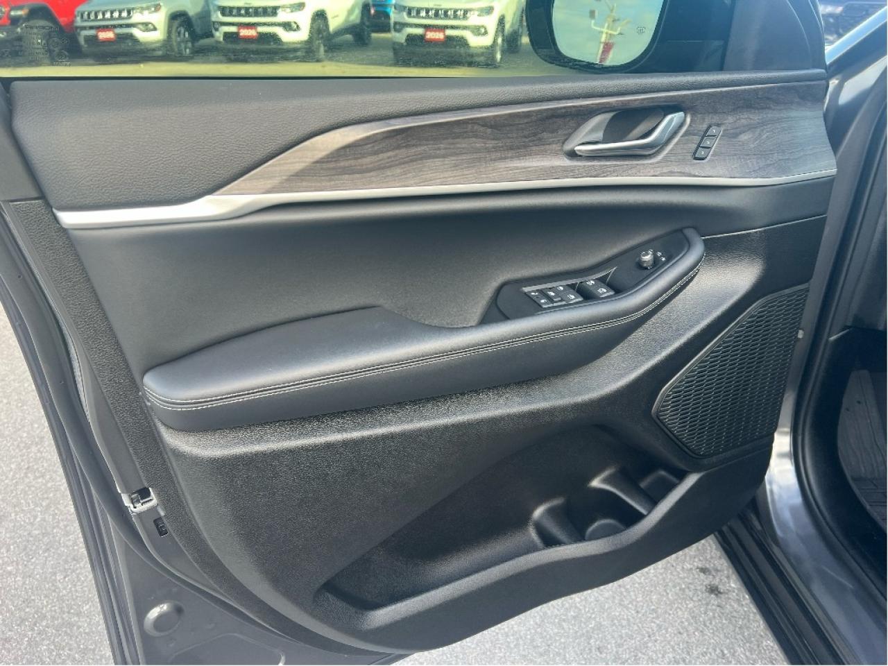 2025 Jeep Grand Cherokee Limited 4x4 V6 Demonstrator *SUNROOF *TOW *LUXURY Photo