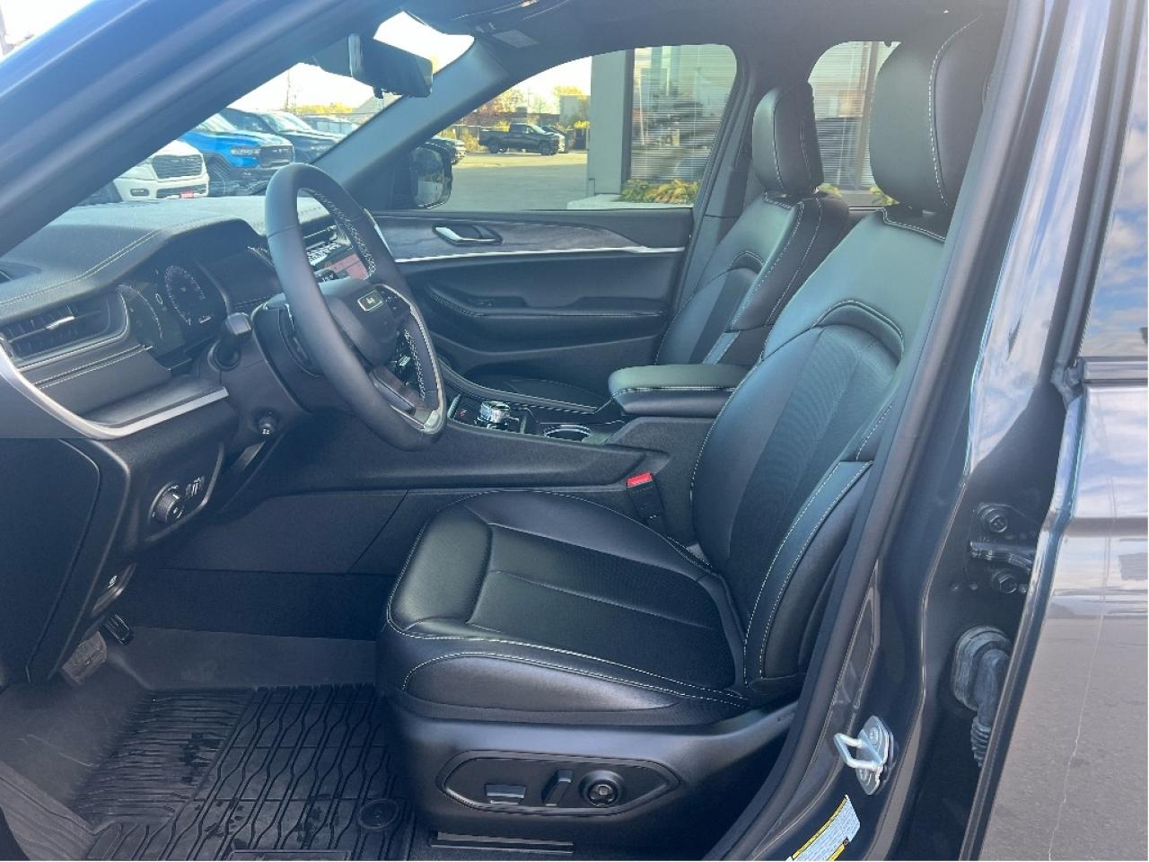 2025 Jeep Grand Cherokee Limited 4x4 V6 Demonstrator *SUNROOF *TOW *LUXURY Photo