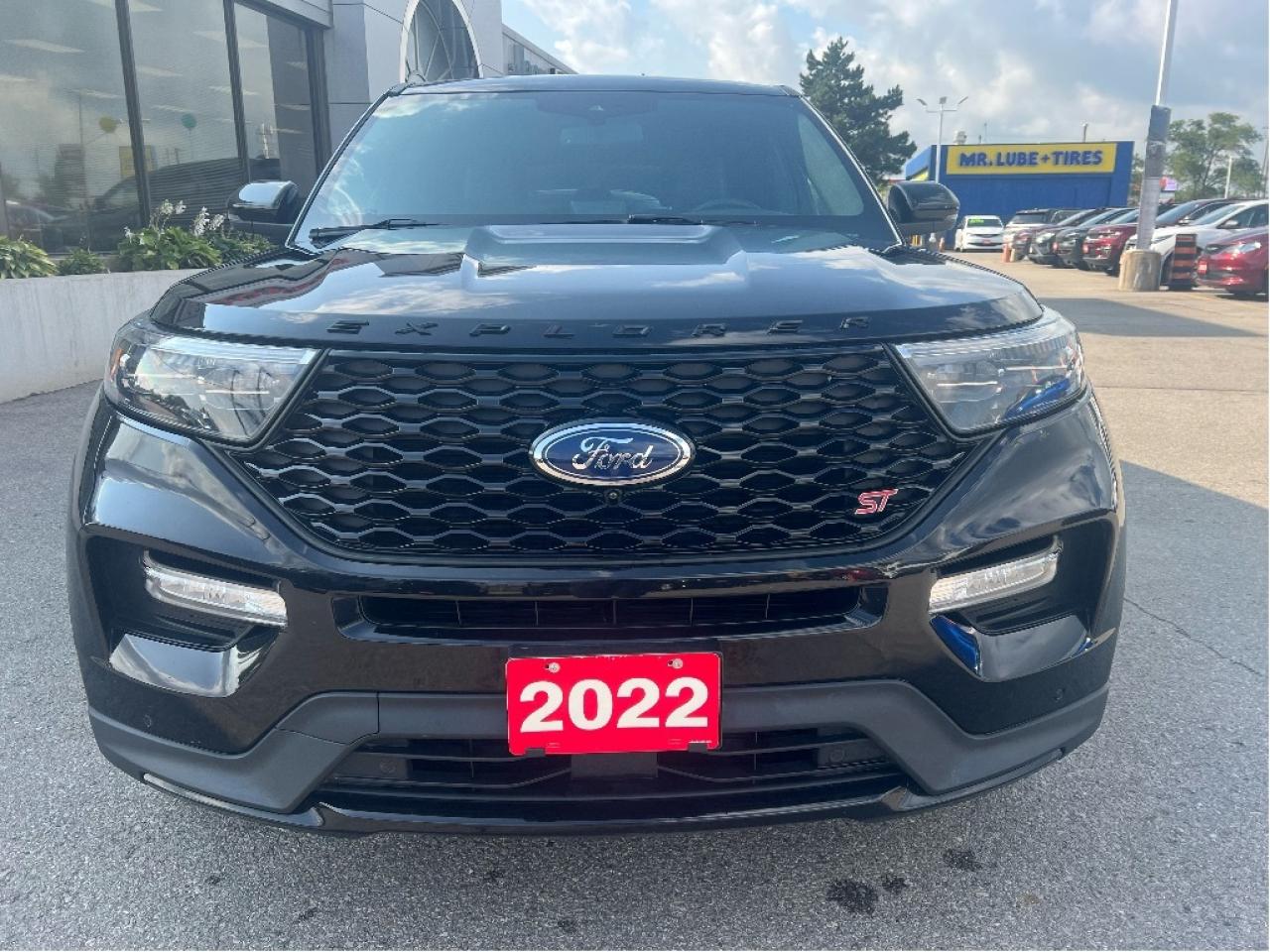 2022 Ford Explorer ST 4WD *INC SNOW TIRES!! *SUNROOF *HITCH Photo