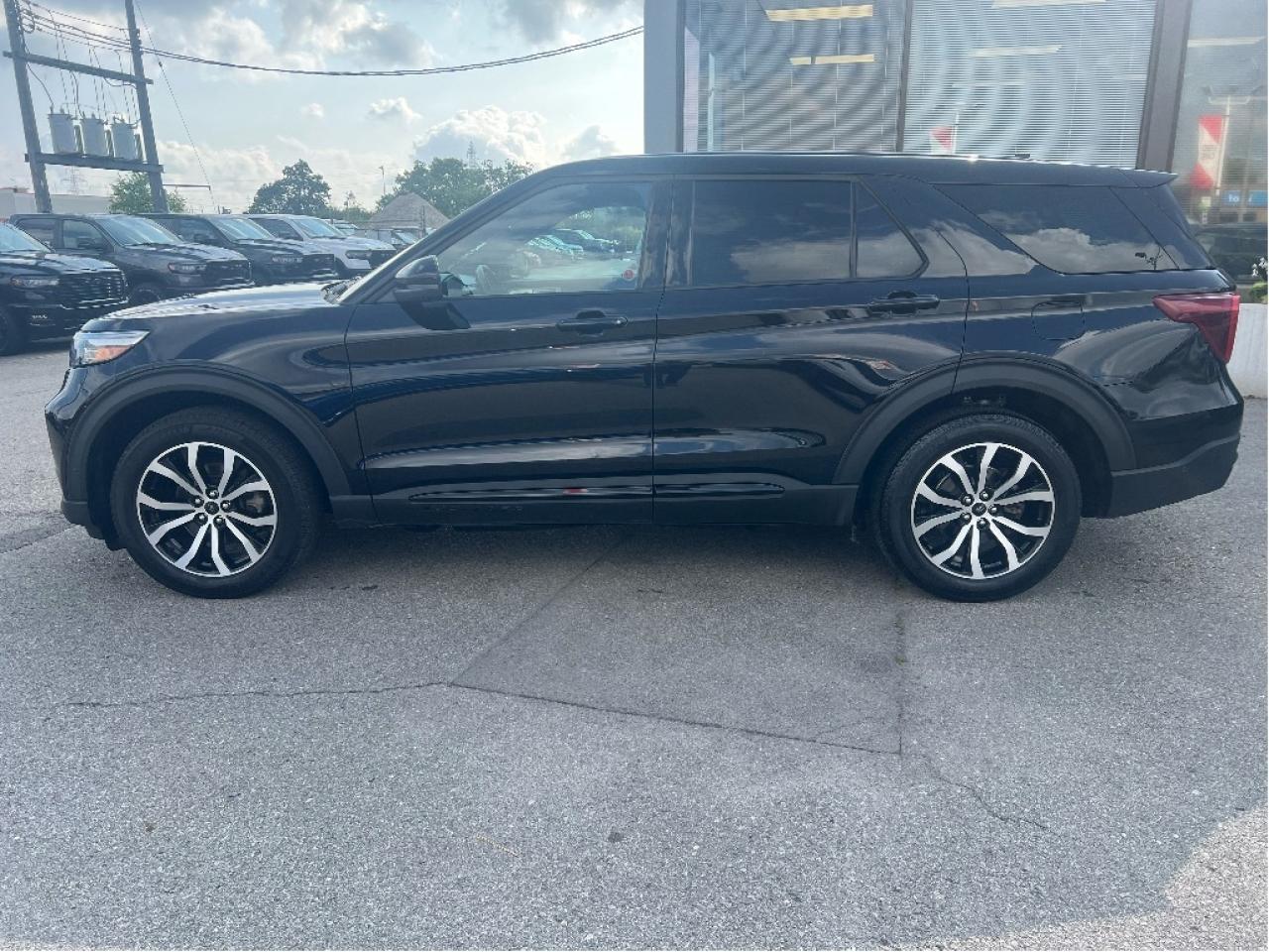 2022 Ford Explorer ST 4WD *INC SNOW TIRES!! *SUNROOF *HITCH Photo