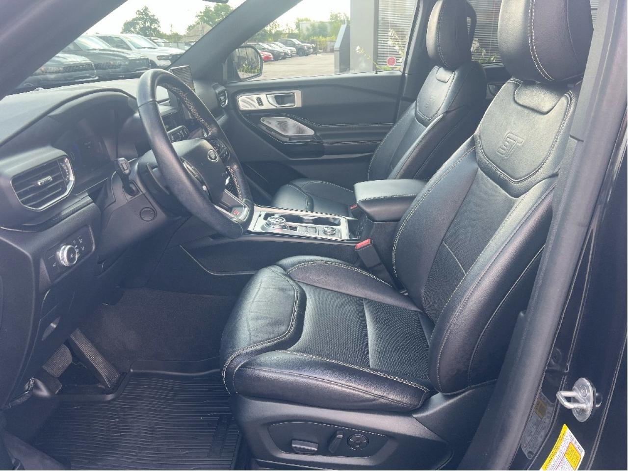 2022 Ford Explorer ST 4WD *INC SNOW TIRES!! *SUNROOF *HITCH Photo