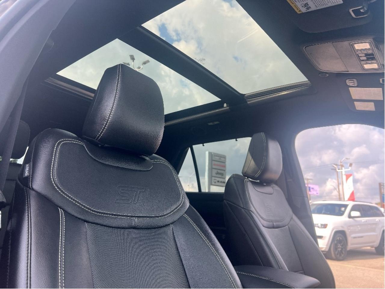 2022 Ford Explorer ST 4WD *INC SNOW TIRES!! *SUNROOF *HITCH Photo