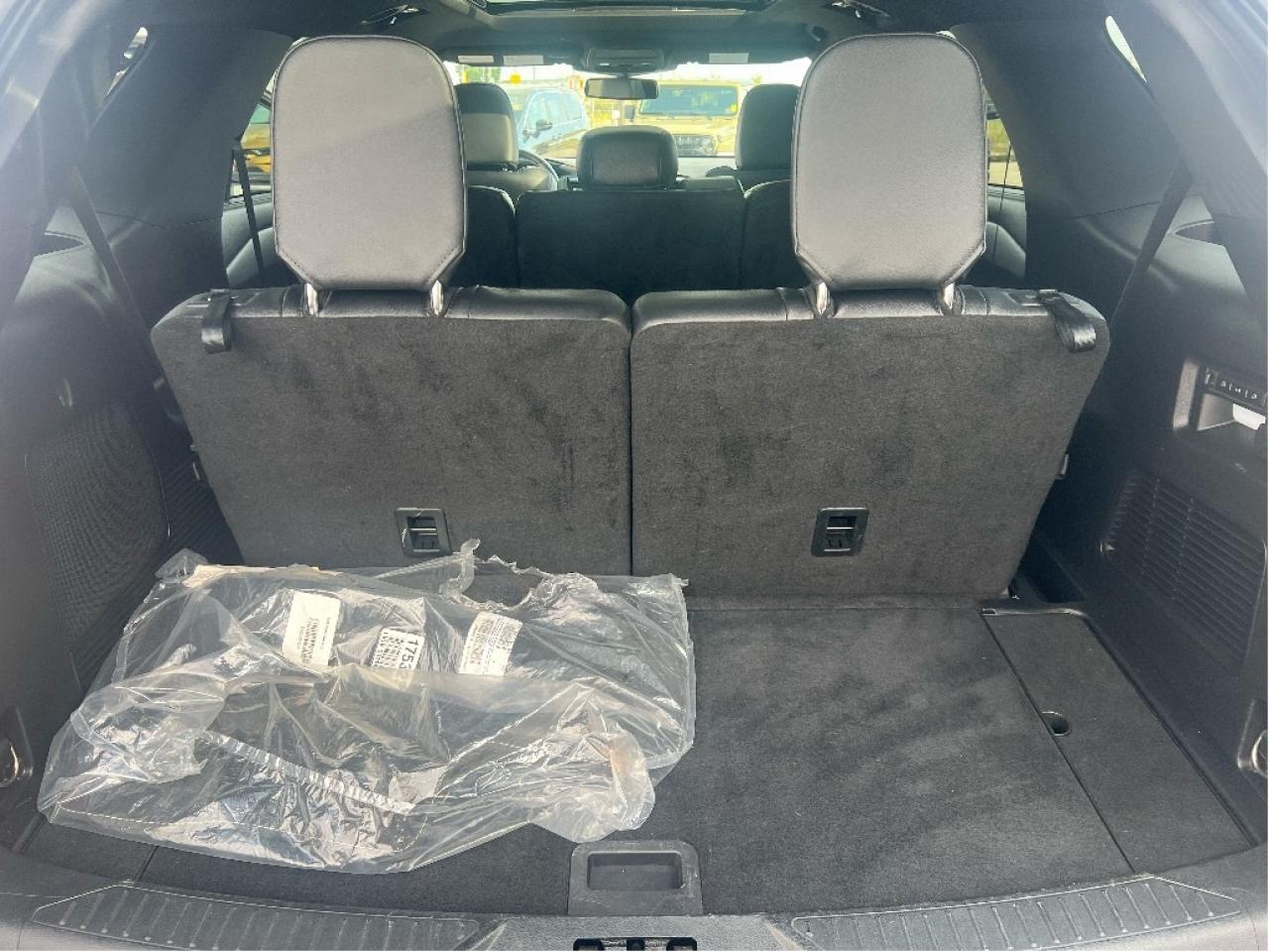 2022 Ford Explorer ST 4WD *INC SNOW TIRES!! *SUNROOF *HITCH Photo