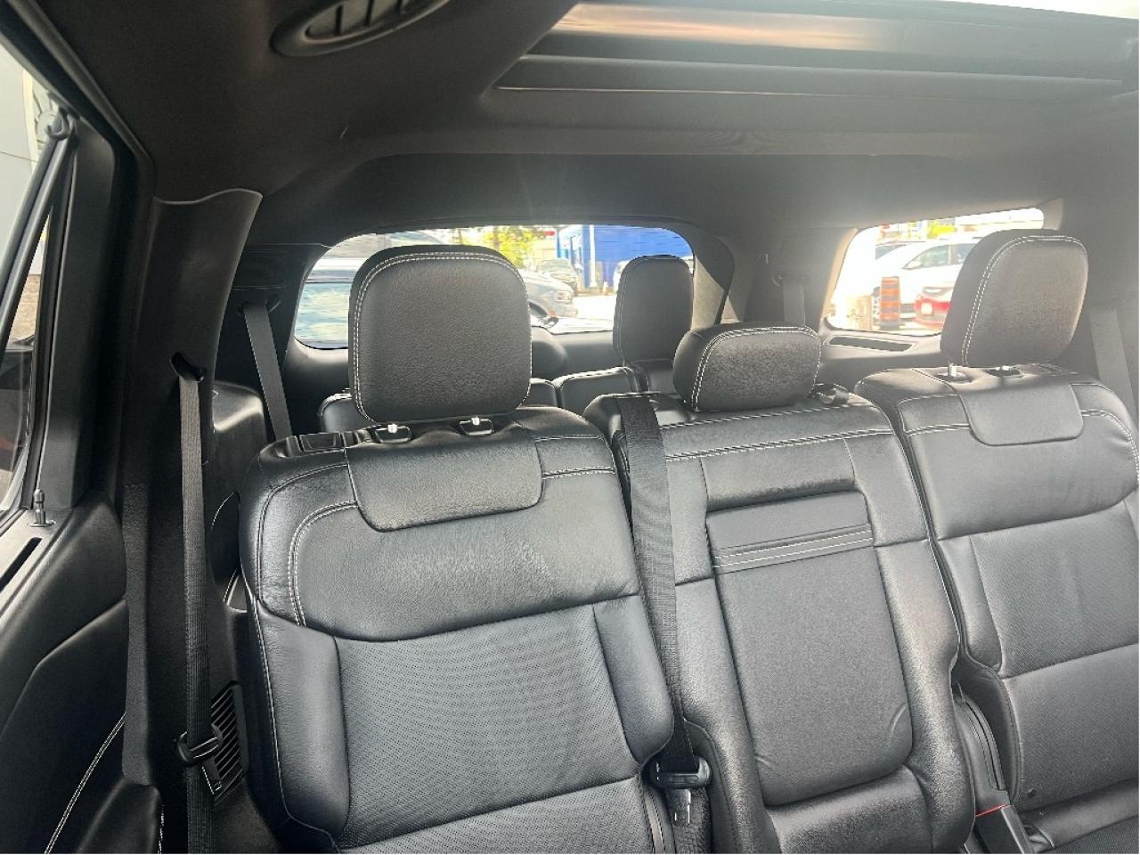 2022 Ford Explorer ST 4WD *INC SNOW TIRES!! *SUNROOF *HITCH Photo