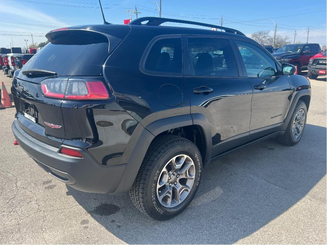 2022 Jeep Cherokee Trailhawk 4x4 V6 *PWR SEAT *HEAT SEATS *RMT START Photo