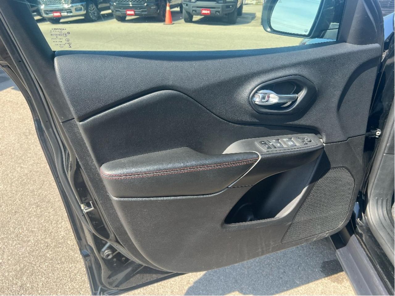 2022 Jeep Cherokee Trailhawk 4x4 V6 *PWR SEAT *HEAT SEATS *RMT START Photo