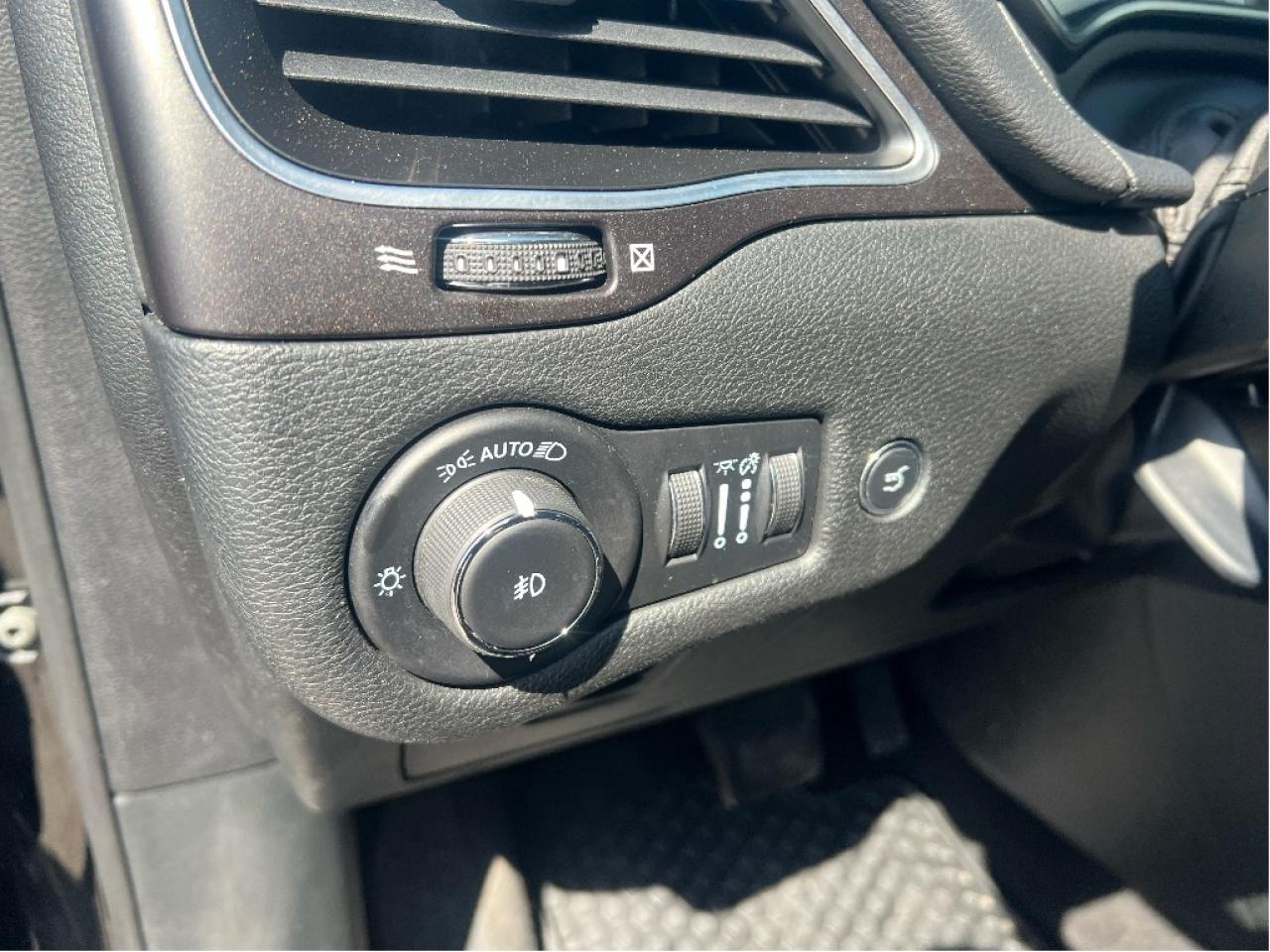 2022 Jeep Cherokee Trailhawk 4x4 V6 *PWR SEAT *HEAT SEATS *RMT START Photo