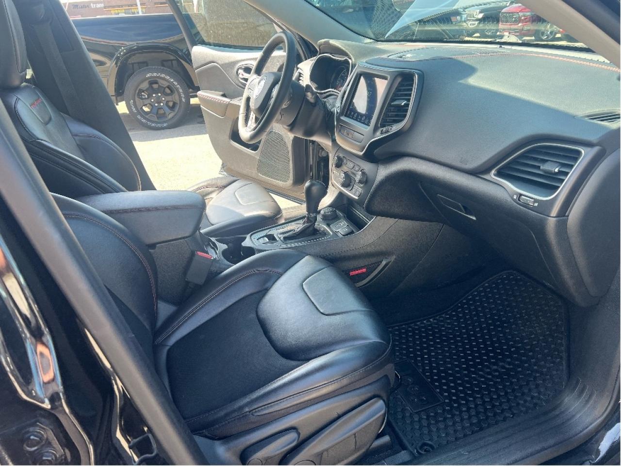 2022 Jeep Cherokee Trailhawk 4x4 V6 *PWR SEAT *HEAT SEATS *RMT START Photo