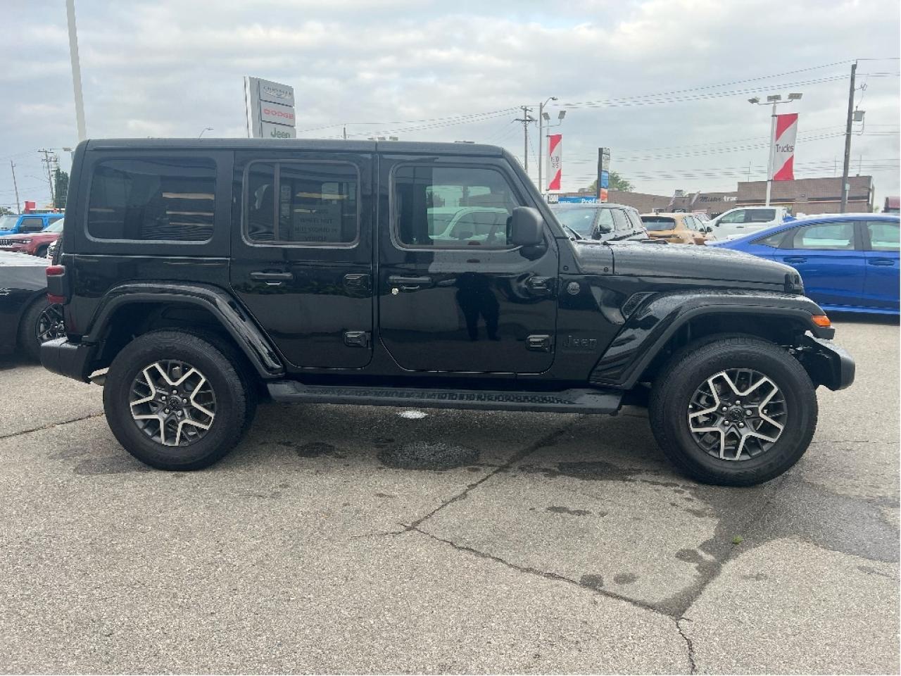 2025 Jeep Wrangler Sahara 4 Door 4x4 V6 Demonstrator *LEATHER *SAFETY Photo
