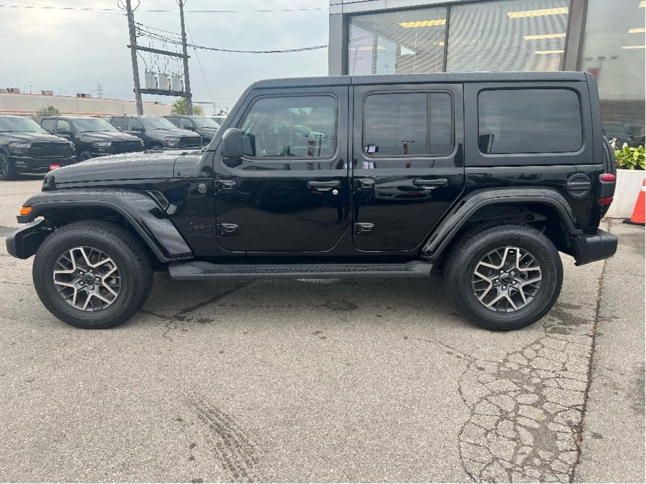 2025 Jeep Wrangler Sahara 4 Door 4x4 V6 Demonstrator *LEATHER *SAFETY Photo