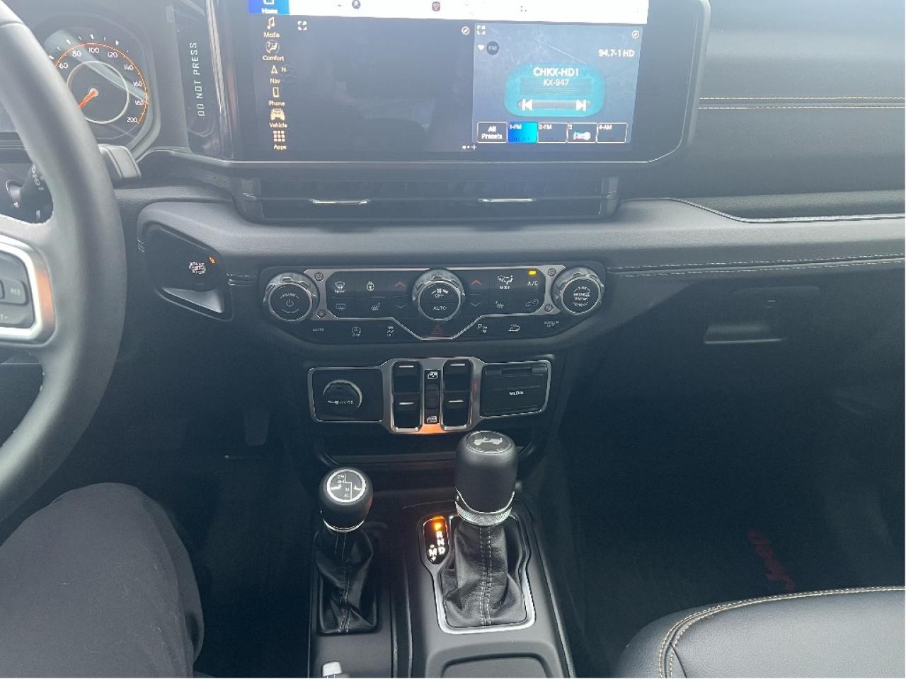 2025 Jeep Wrangler Sahara 4 Door 4x4 V6 Demonstrator *LEATHER *SAFETY Photo