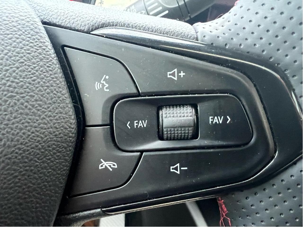 2024 Chevrolet Trax 1RS *SUNROOF *REMOTE START *HEATED SEATS Photo