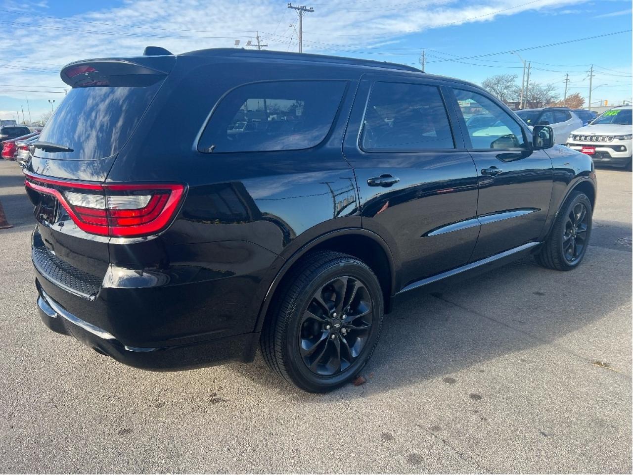 2024 Dodge Durango SXT Plus AWD V6 *BLACKTOP *TOW PACK *7-PASSENGER Photo