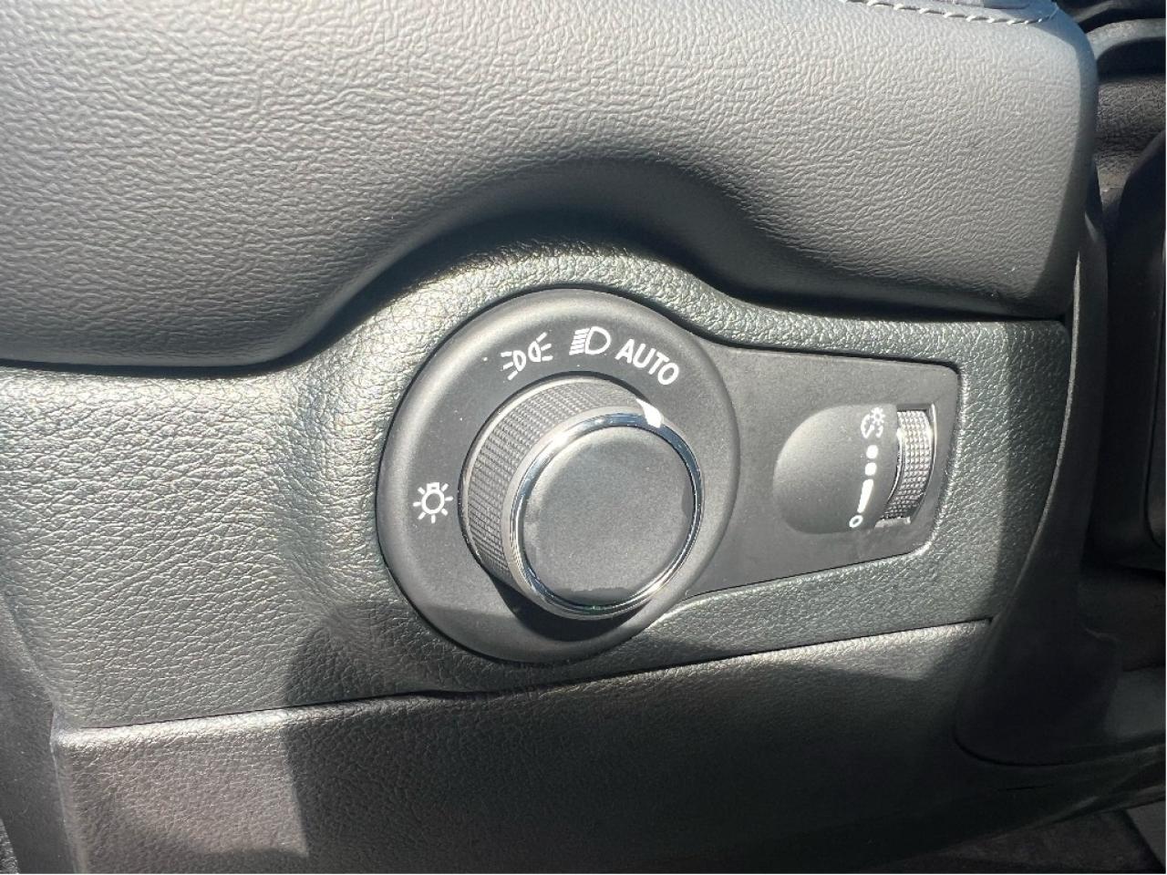 2024 Dodge Durango SXT Plus AWD V6 *BLACKTOP *TOW PACK *7-PASSENGER Photo