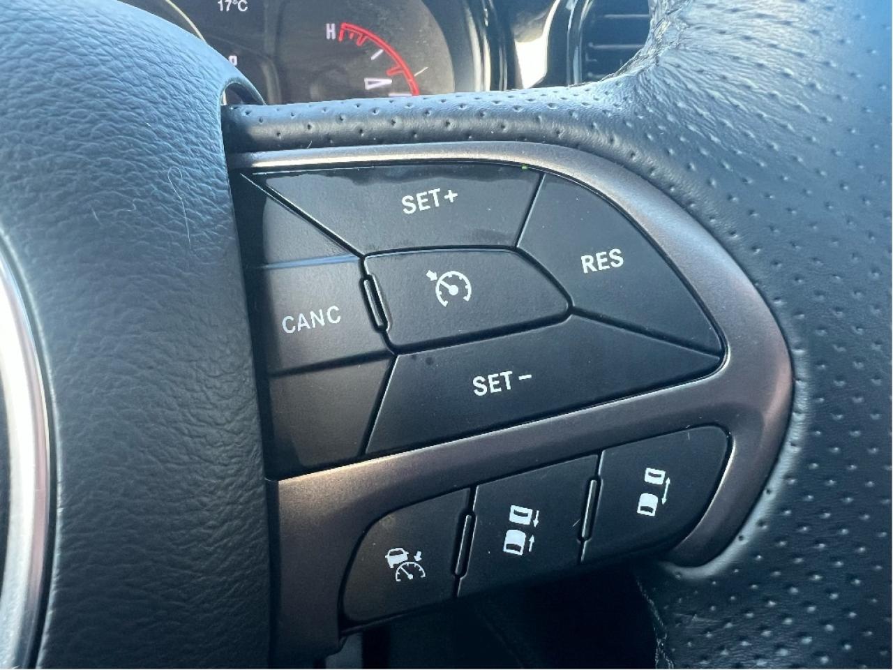 2024 Dodge Durango SXT Plus AWD V6 *BLACKTOP *TOW PACK *7-PASSENGER Photo