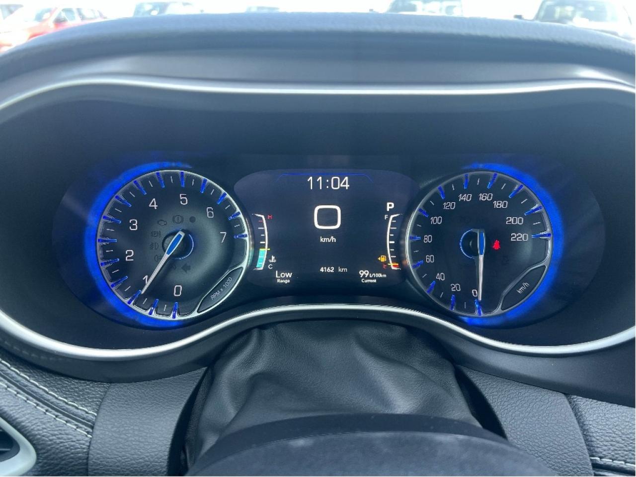 2026 Chrysler Pacifica Select 7-Pass V6 Demonstrator *NAVI *LTHR *LOW KMS Photo