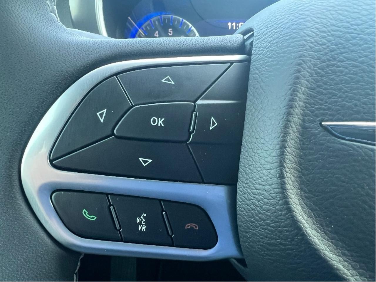 2026 Chrysler Pacifica Select 7-Pass V6 Demonstrator *NAVI *LTHR *LOW KMS Photo