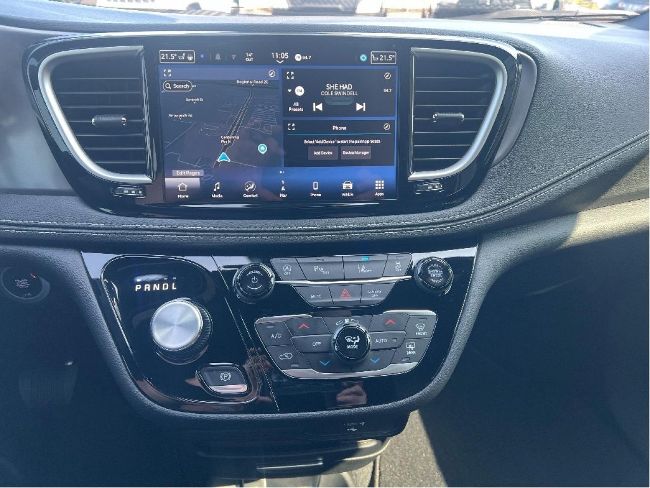 2026 Chrysler Pacifica Select 7-Pass V6 Demonstrator *NAVI *LTHR *LOW KMS Photo