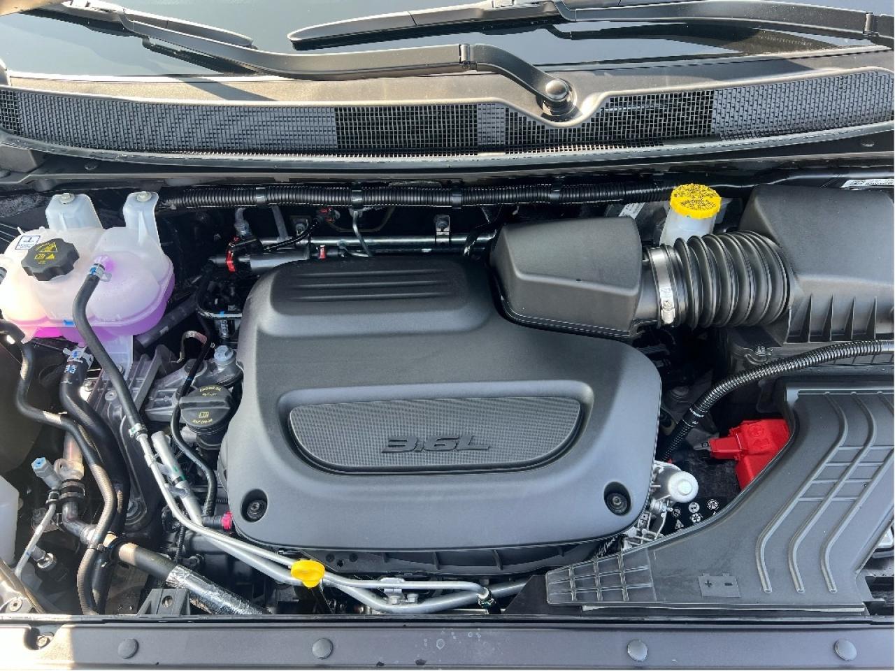 2026 Chrysler Pacifica Select 7-Pass V6 Demonstrator *NAVI *LTHR *LOW KMS Photo