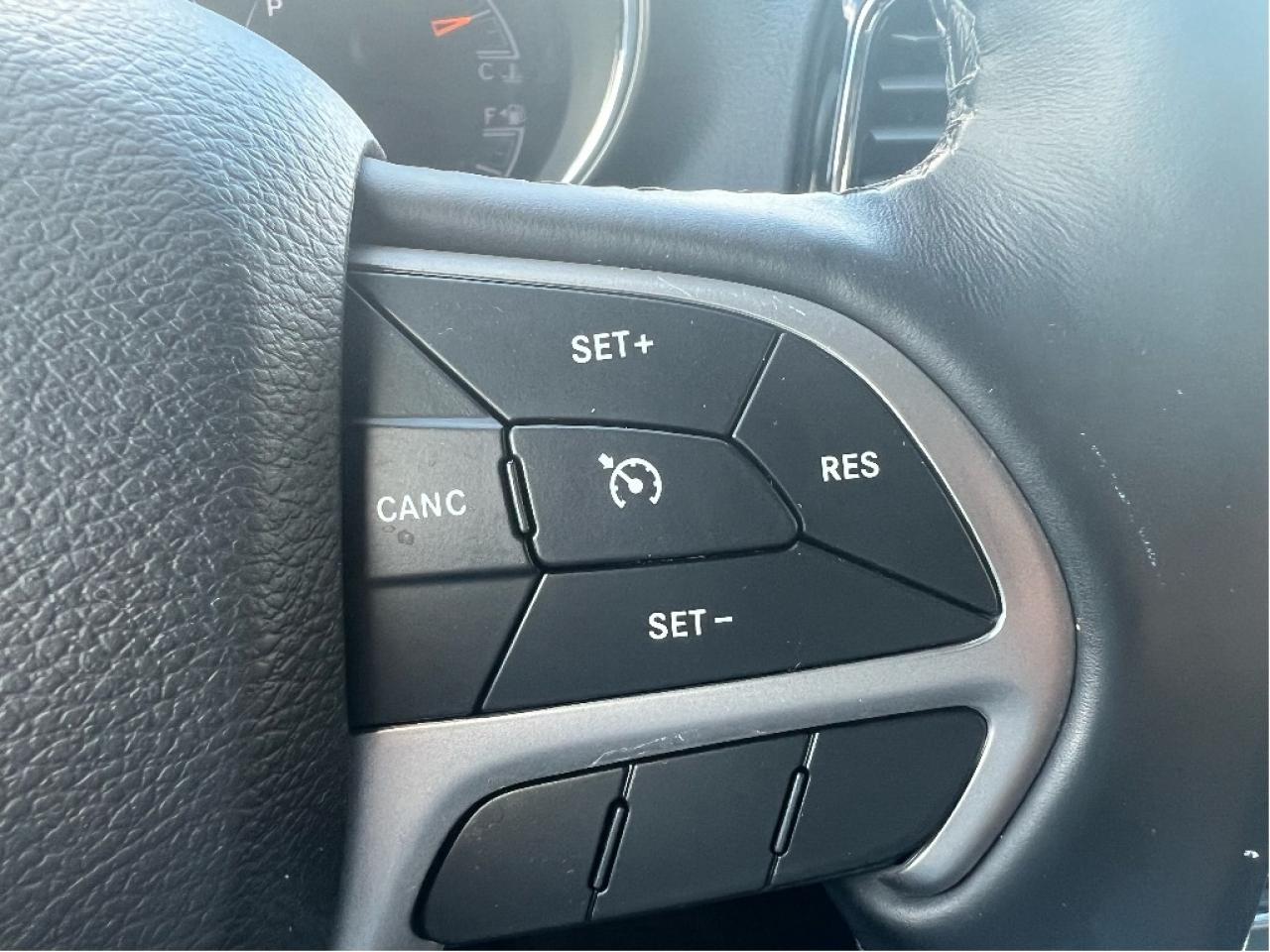 2020 Jeep Grand Cherokee Altitude 4x4 V6 *NAVI *LOW KMS *ONE OWNER Photo