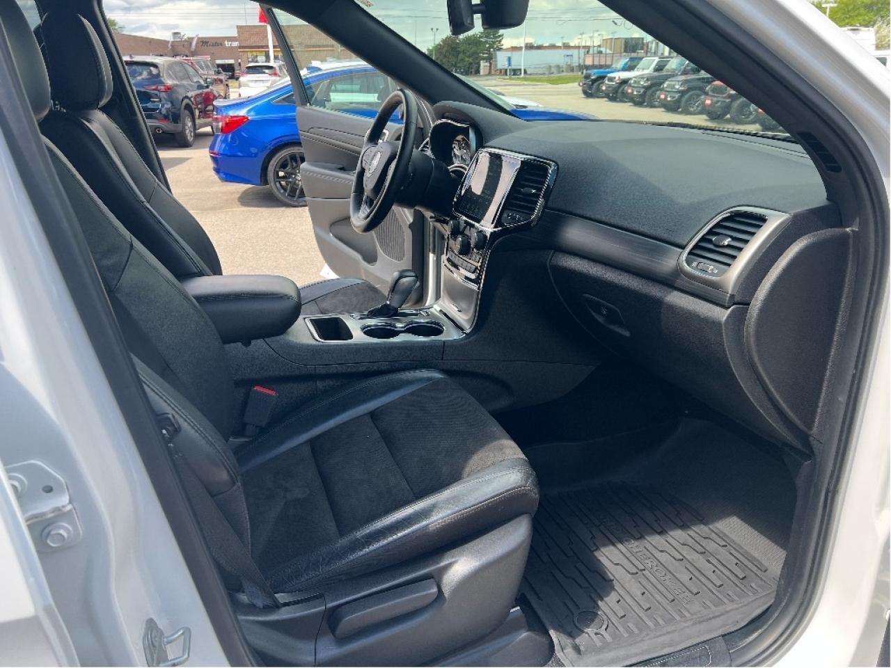 2020 Jeep Grand Cherokee Altitude 4x4 V6 *NAVI *LOW KMS *ONE OWNER Photo