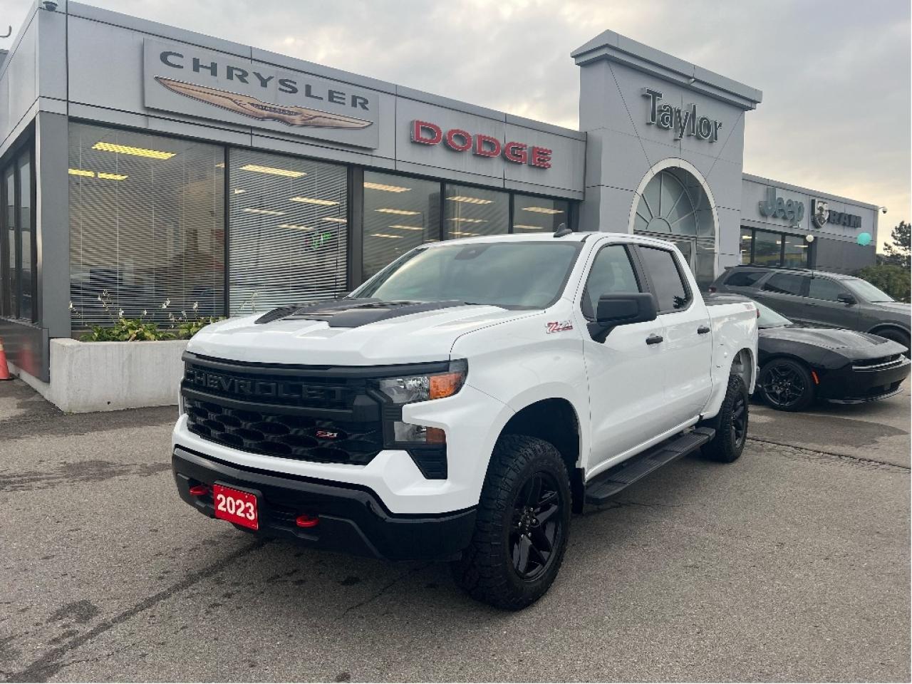 2023 Chevrolet Silverado 1500 Trail Boss Z71 4x4 Crew *LOW KMS *CLEAN CARFAX Photo