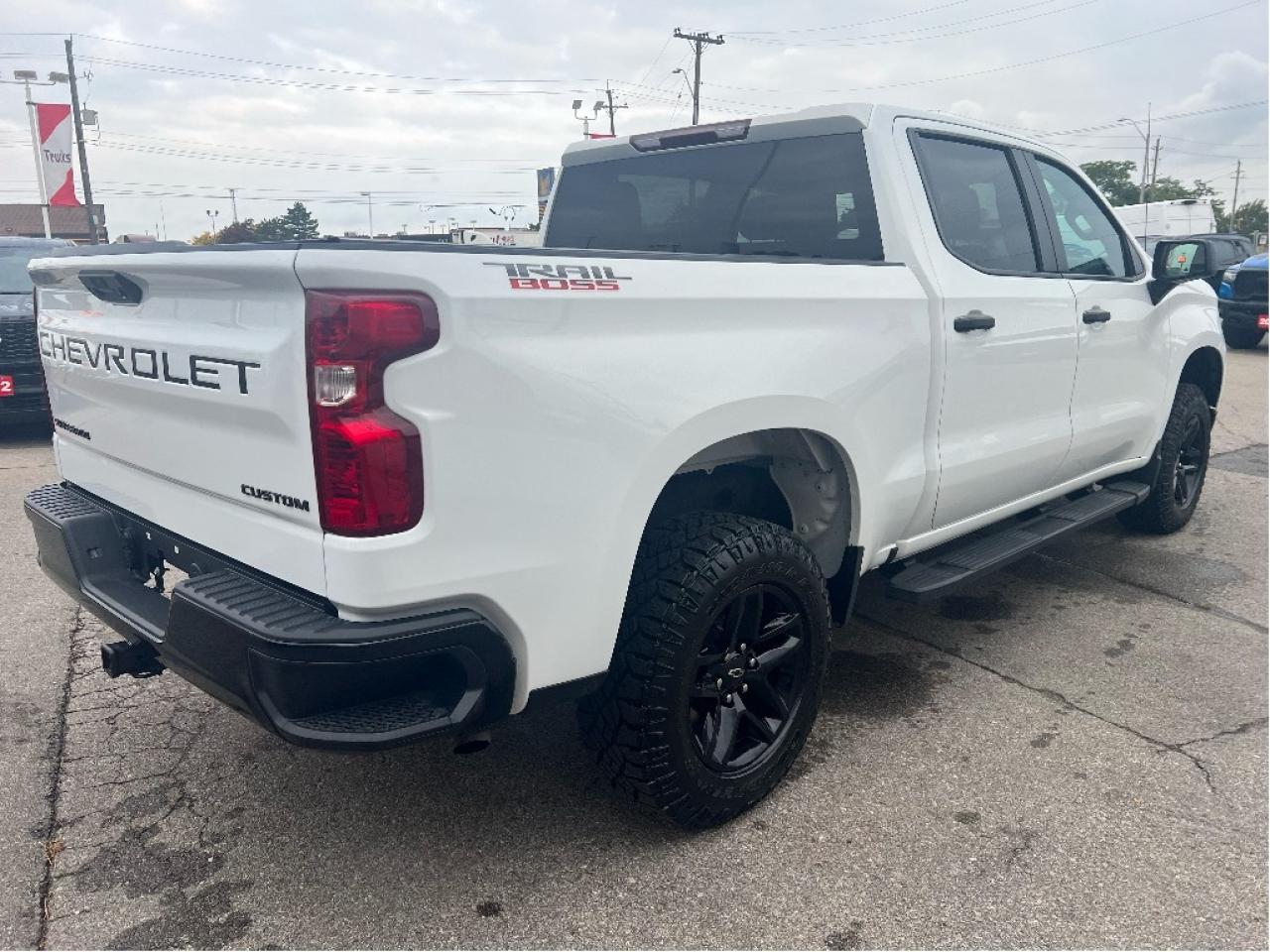 2023 Chevrolet Silverado 1500 Trail Boss Z71 4x4 Crew *LOW KMS *CLEAN CARFAX Photo