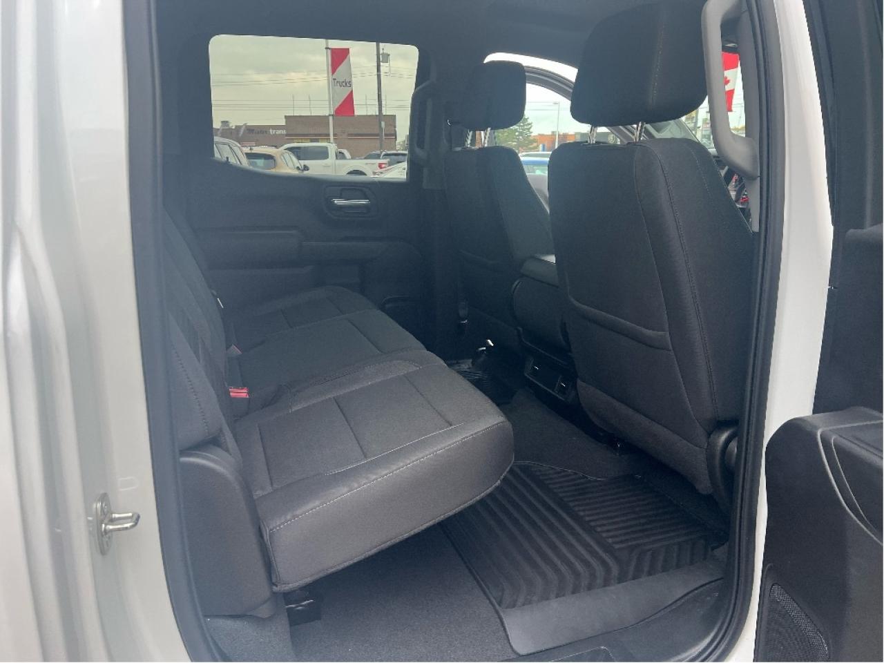 2023 Chevrolet Silverado 1500 Trail Boss Z71 4x4 Crew *LOW KMS *CLEAN CARFAX Photo