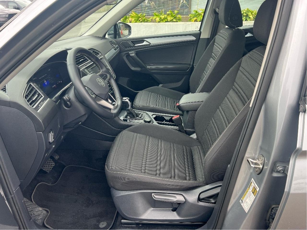 2024 Volkswagen Tiguan Trendline 4MOTION *SAFETY SUITE *CLEAN CARFAX Photo