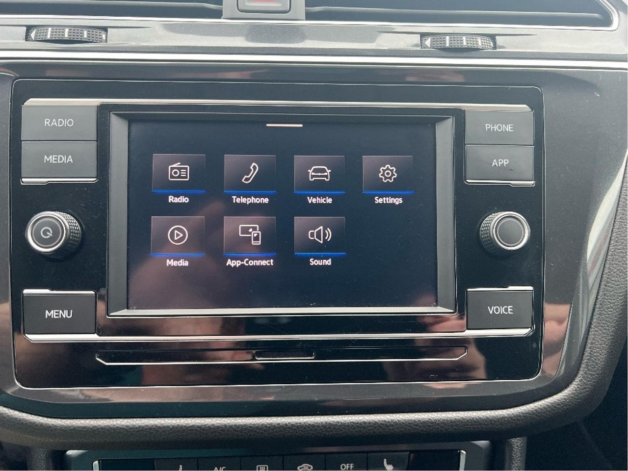 2024 Volkswagen Tiguan Trendline 4MOTION *SAFETY SUITE *CLEAN CARFAX Photo