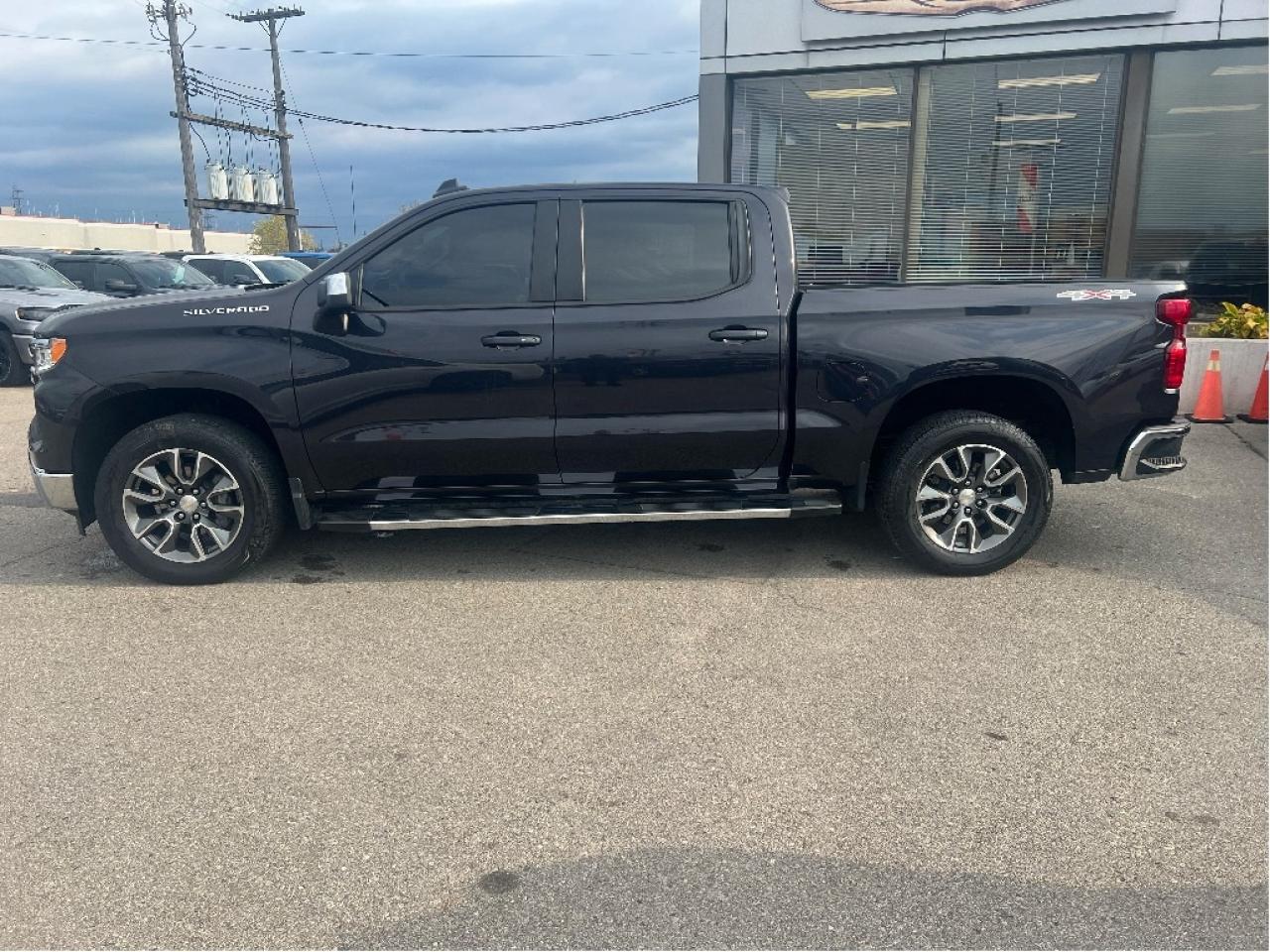 2023 Chevrolet Silverado 1500 LT Crew 4x4 5.3L V8 *CLEAN CARFAX *LOW KMS Photo