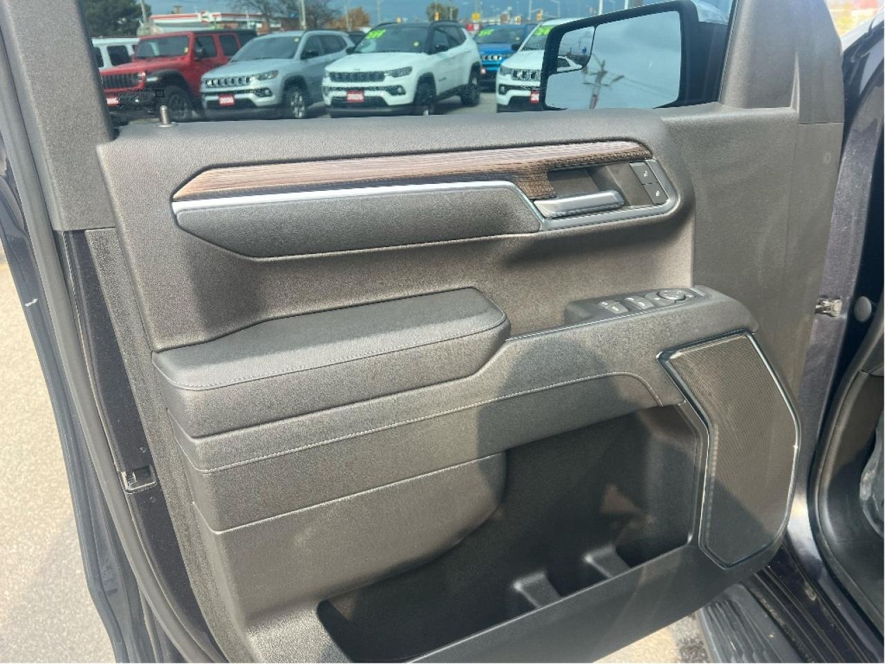 2023 Chevrolet Silverado 1500 LT Crew 4x4 5.3L V8 *CLEAN CARFAX *LOW KMS Photo