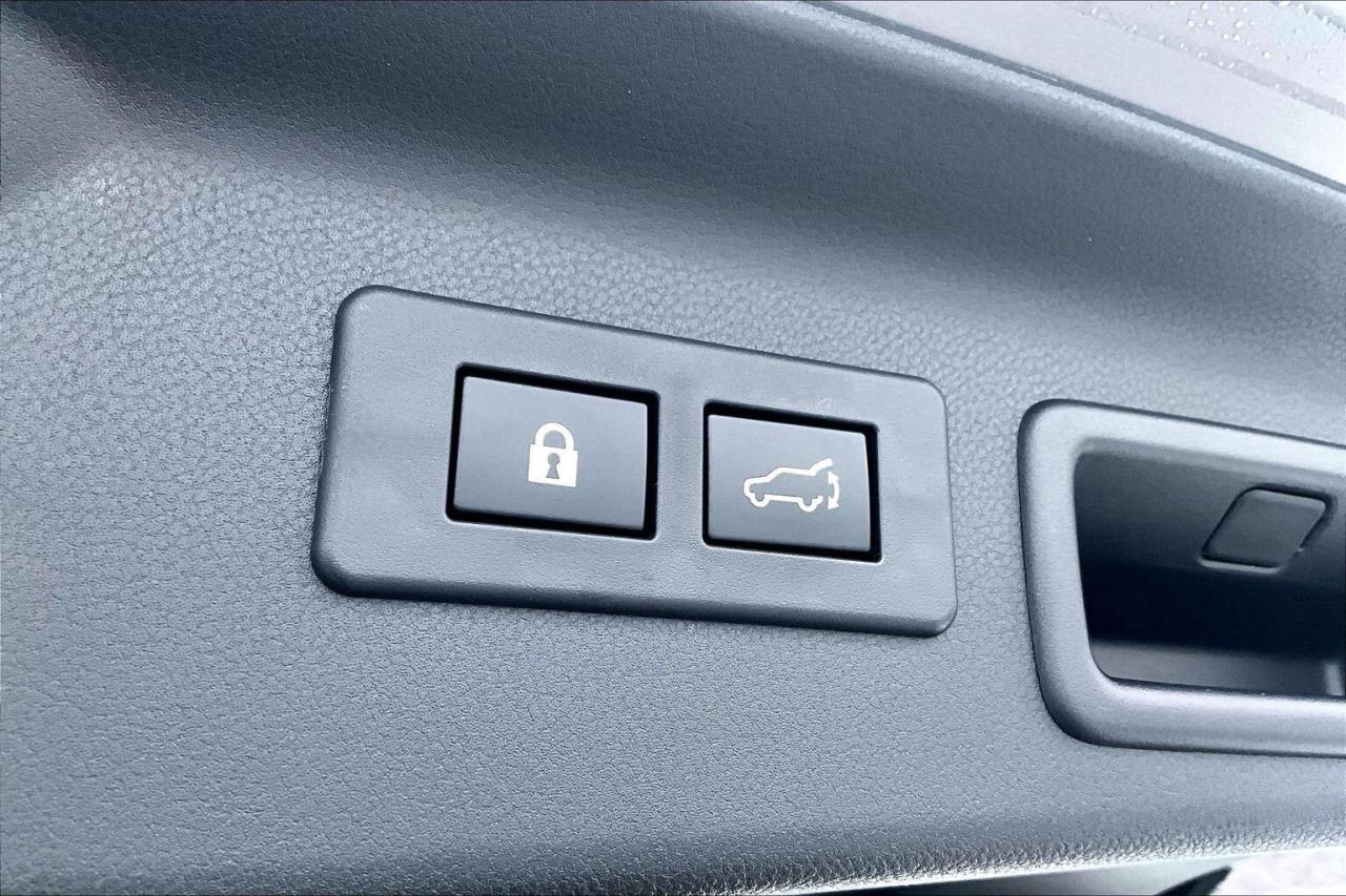 2025 Subaru Forester SPORT AWD   SUNROOF   HEATED SEATS   3.99% RATES Photo