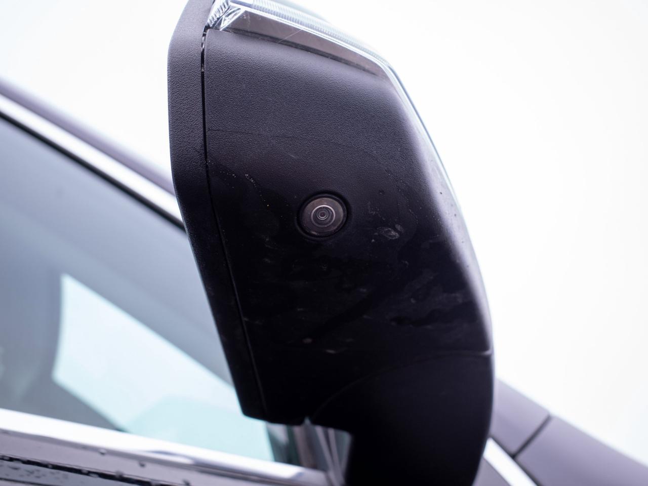 2021 Chevrolet Traverse Premier- Heated & Ventilated Front Seats Photo