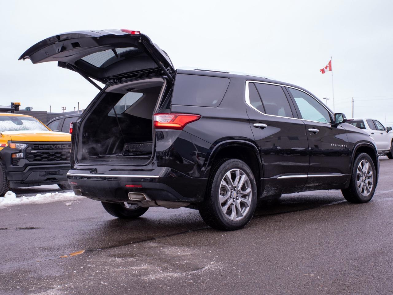 2021 Chevrolet Traverse Premier- Heated & Ventilated Front Seats Photo