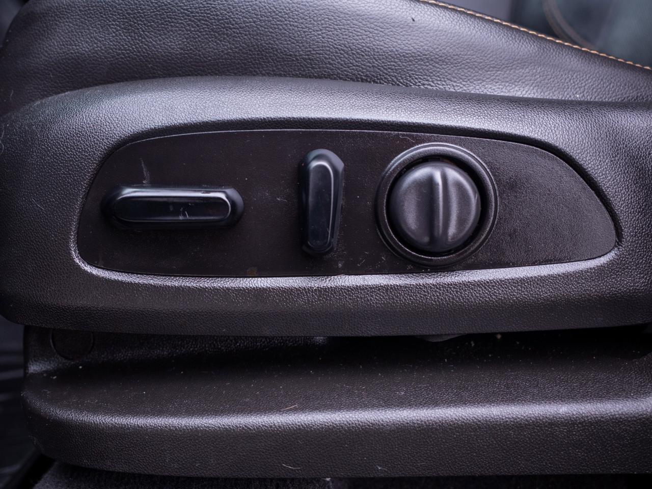 2021 Chevrolet Traverse Premier- Heated & Ventilated Front Seats Photo