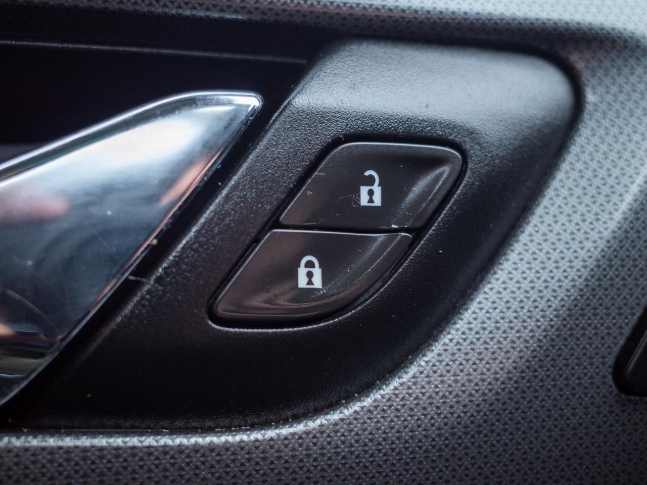 2021 Chevrolet Traverse Premier- Heated & Ventilated Front Seats Photo