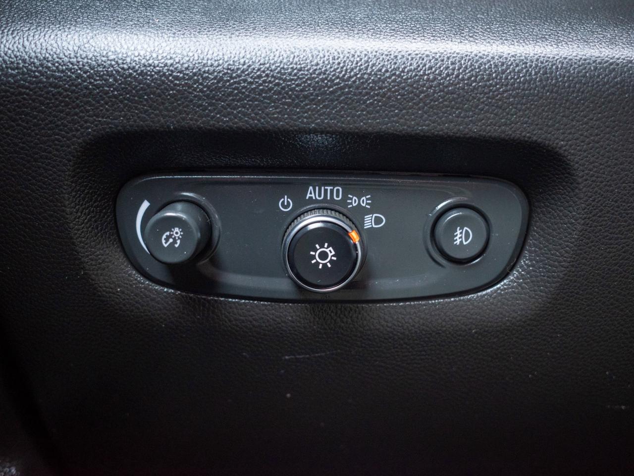 2021 Chevrolet Traverse Premier- Heated & Ventilated Front Seats Photo