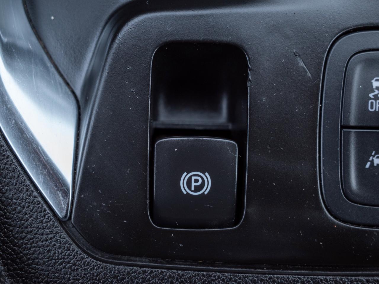 2021 Chevrolet Traverse Premier- Heated & Ventilated Front Seats Photo