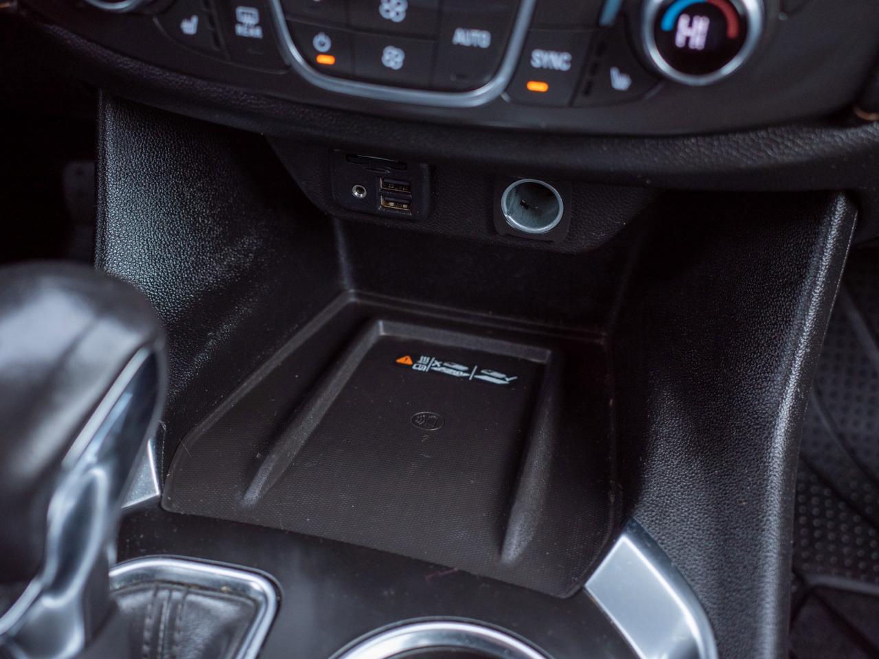 2021 Chevrolet Traverse Premier- Heated & Ventilated Front Seats Photo