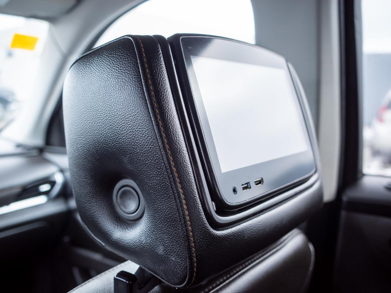 2021 Chevrolet Traverse Premier- Heated & Ventilated Front Seats Photo