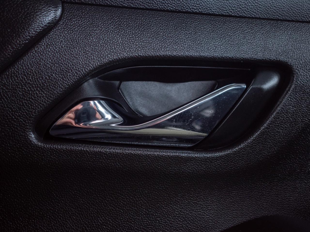 2021 Chevrolet Traverse Premier- Heated & Ventilated Front Seats Photo